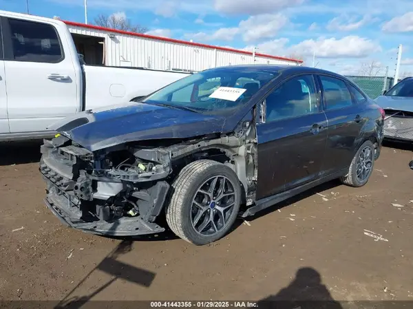 1FADP3FE1JL267977 2018 FORD FOCUS - Image 2