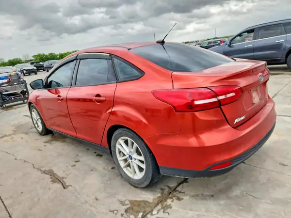 1FADP3FE1JL277733 2018 FORD FOCUS - Image 2