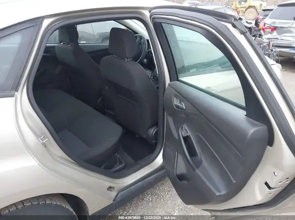 1FADP3FE2JL228525 2018 FORD FOCUS - Image 8