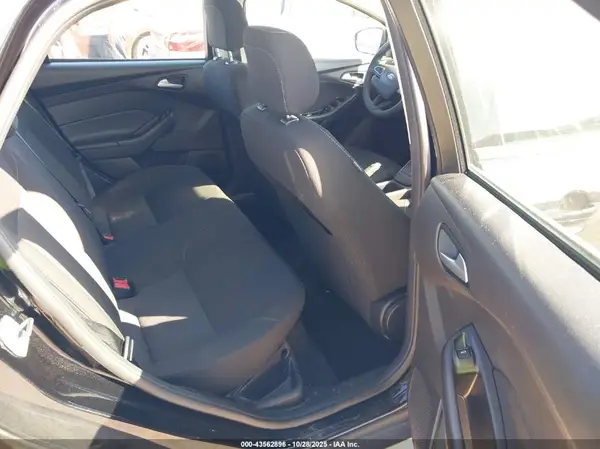 1FADP3FE2JL240559 2018 FORD FOCUS - Image 8