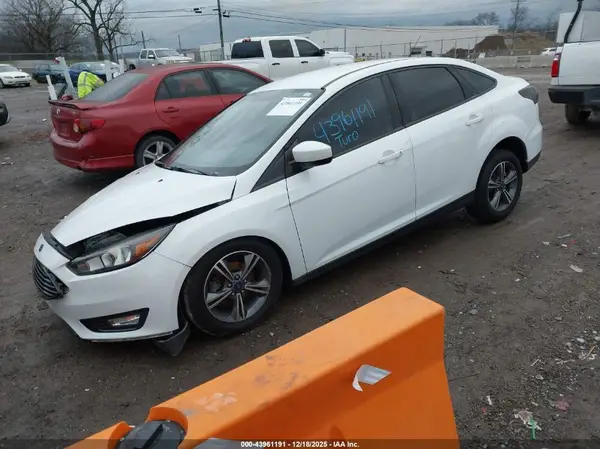 1FADP3FE3JL303295 2018 FORD FOCUS - Image 2