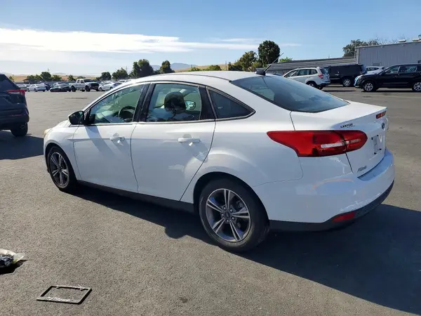 1FADP3FE4HL277557 2017 FORD FOCUS - Image 2