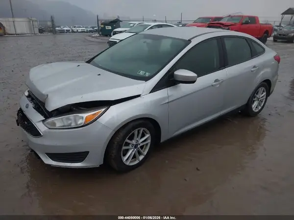 1FADP3FE4JL215579 2018 FORD FOCUS - Image 2
