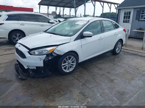 1FADP3FE4JL256956 2018 FORD FOCUS - Image 2
