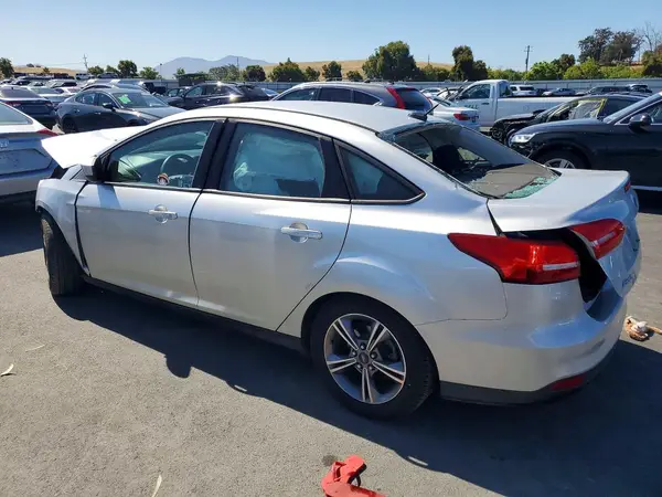1FADP3FE4JL261039 2018 FORD FOCUS - Image 2