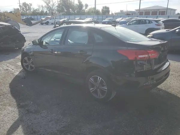 1FADP3FE4JL275488 2018 FORD FOCUS - Image 2