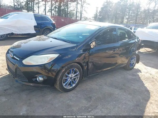 1FADP3FE4JL282568 2018 FORD FOCUS - Image 2