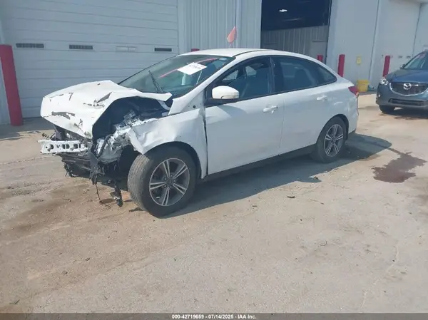 1FADP3FE5JL215882 2018 FORD FOCUS - Image 2
