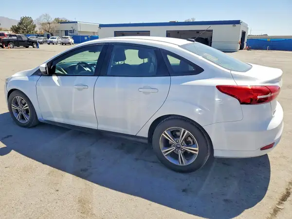 1FADP3FE5JL223898 2018 FORD FOCUS - Image 2