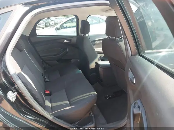 1FADP3FE5JL259459 2018 FORD FOCUS - Image 8