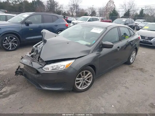 1FADP3FE6JL281938 2018 FORD FOCUS - Image 2