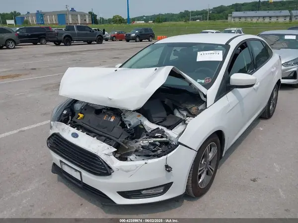 1FADP3FE7JL211008 2018 FORD FOCUS - Image 2