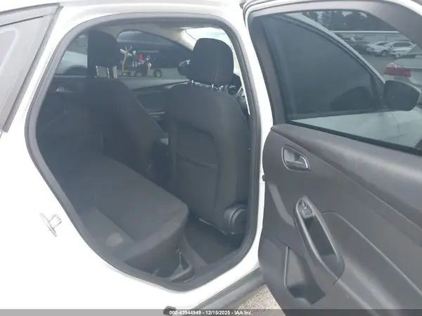 1FADP3FE7JL298988 2018 FORD FOCUS - Image 8