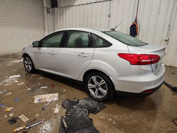 1FADP3FE8HL237403 2017 FORD FOCUS - Image 2