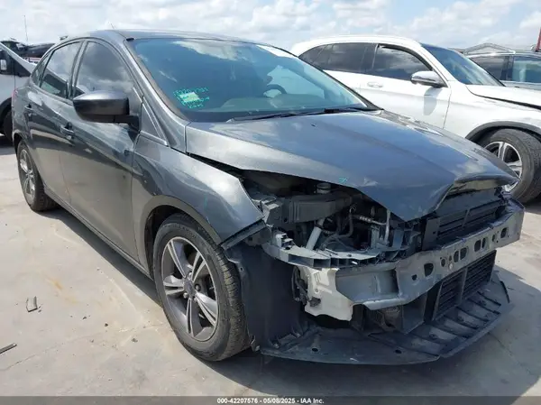 1FADP3FE8JL229680 2018 FORD FOCUS - Image 1