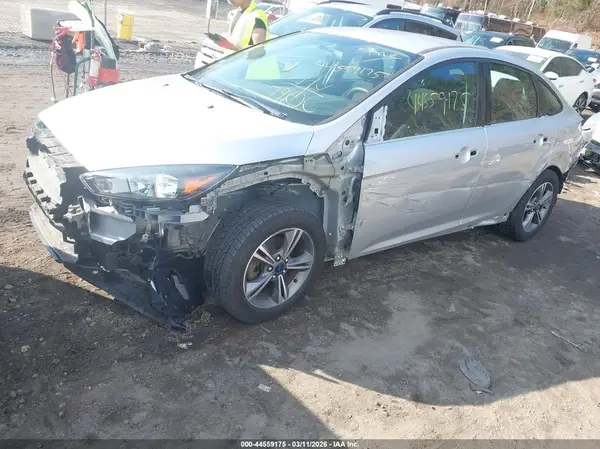 1FADP3FE8JL245183 2018 FORD FOCUS - Image 2