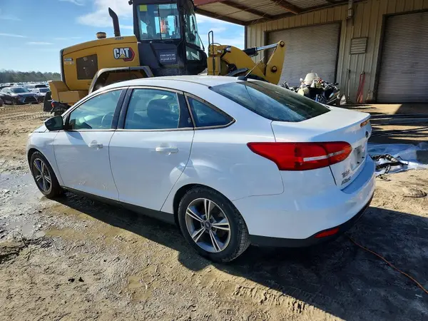1FADP3FE8JL282167 2018 FORD FOCUS - Image 2