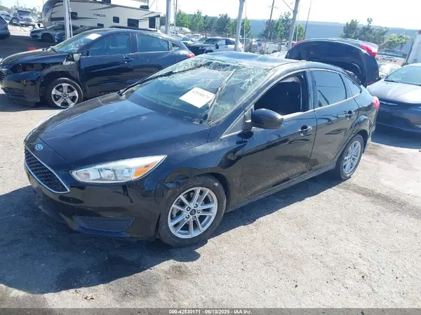 1FADP3FE9JL303933 2018 FORD FOCUS - Image 2
