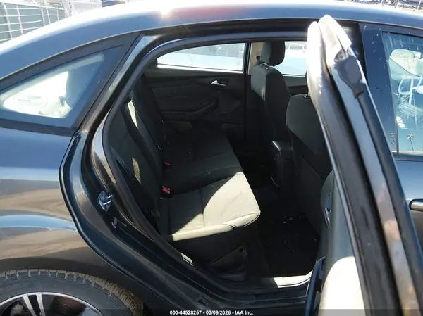 1FADP3FE9JL330369 2018 FORD FOCUS - Image 8