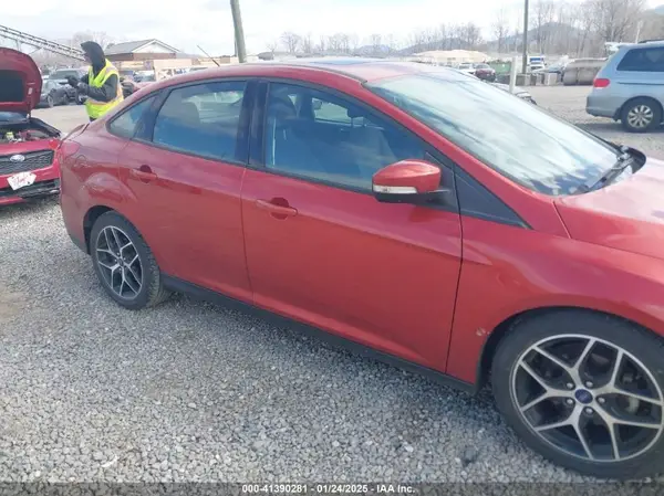 1FADP3H20JL255774 2018 FORD FOCUS - Image 1