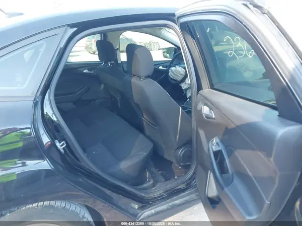 1FADP3H21HL270164 2017 FORD FOCUS - Image 8