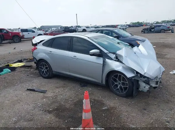 1FADP3H21HL332713 2017 FORD FOCUS - Image 1