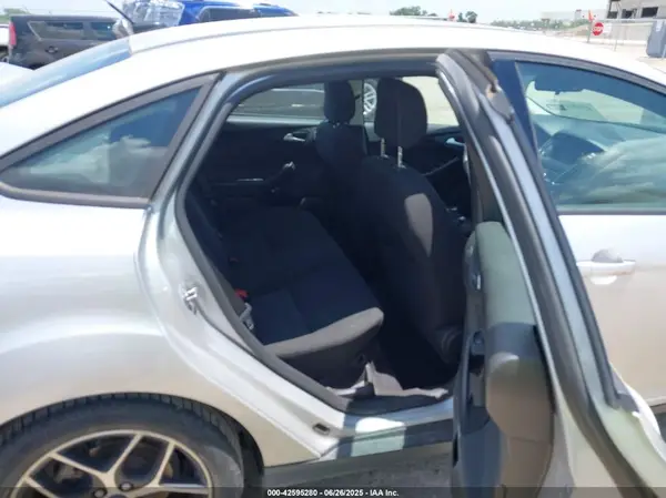 1FADP3H22JL222601 2018 FORD FOCUS - Image 8