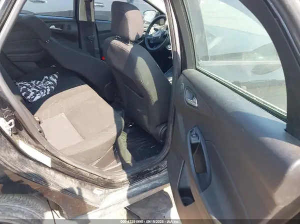1FADP3H22JL252827 2018 FORD FOCUS - Image 8