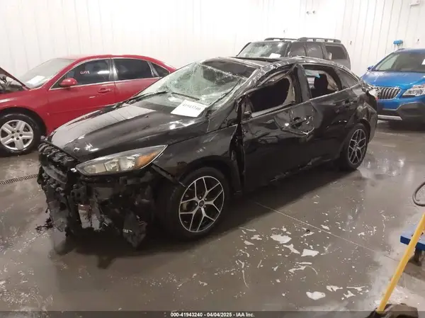 1FADP3H23HL303827 2017 FORD FOCUS - Image 2