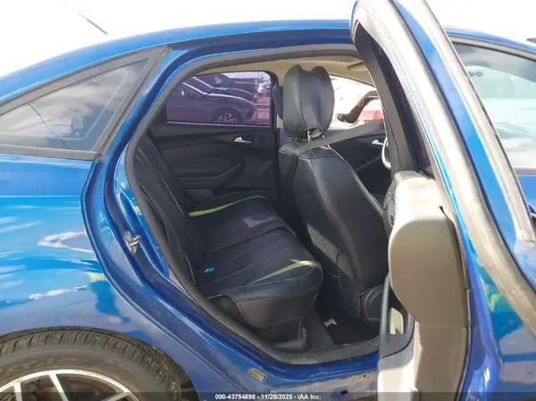 1FADP3H23JL240301 2018 FORD FOCUS - Image 8