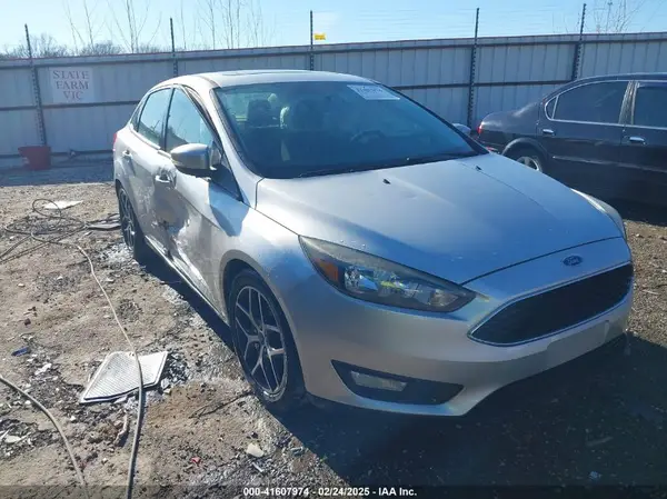 1FADP3H24HL327179 2017 FORD FOCUS - Image 1