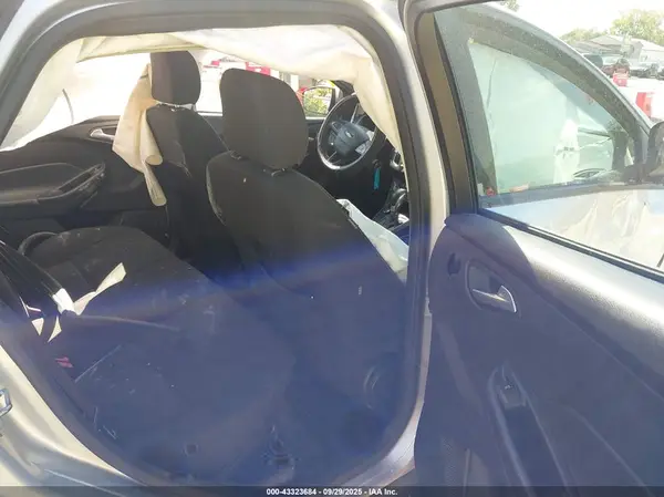 1FADP3H25HL248927 2017 FORD FOCUS - Image 8