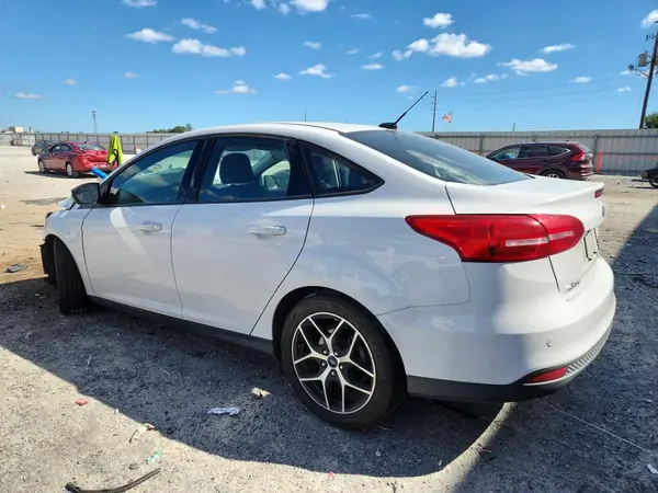 1FADP3H26HL248323 2017 FORD FOCUS - Image 2