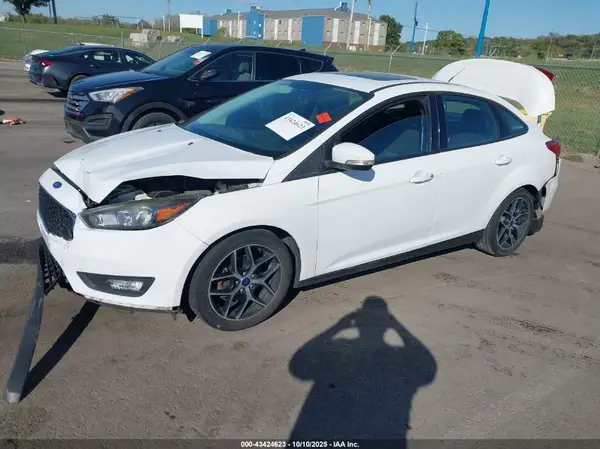 1FADP3H26HL308018 2017 FORD FOCUS - Image 2