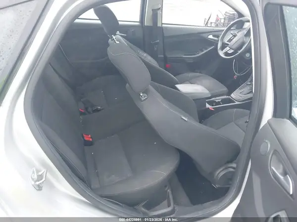 1FADP3H26JL240468 2018 FORD FOCUS - Image 8