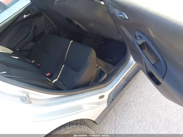 1FADP3H27HL247715 2017 FORD FOCUS - Image 8