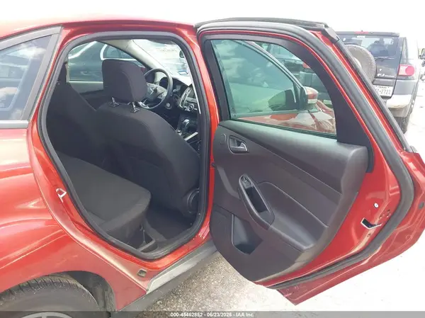 1FADP3H28JL302260 2018 FORD FOCUS - Image 8