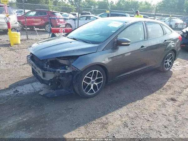 1FADP3H29HL252656 2017 FORD FOCUS - Image 2