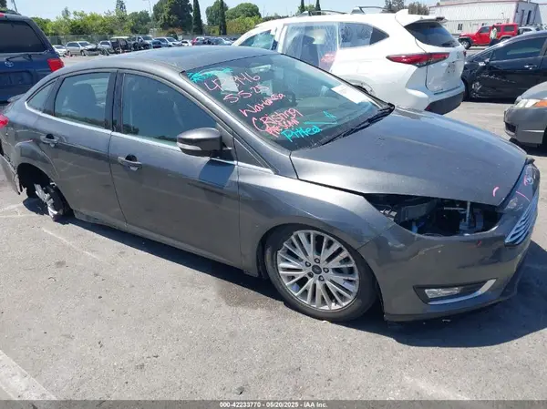 1FADP3J20HL245542 2017 FORD FOCUS - Image 1