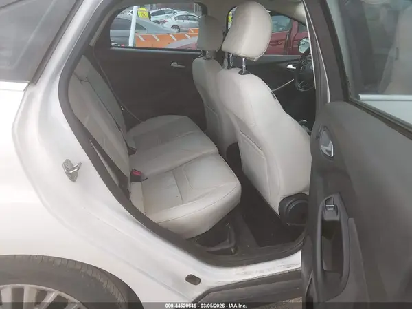 1FADP3J20JL272066 2018 FORD FOCUS - Image 8