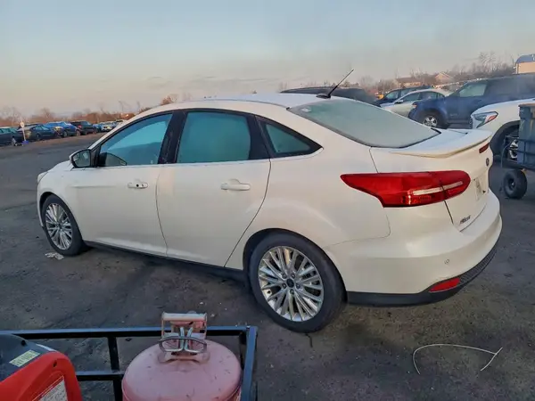 1FADP3J20JL324909 2018 FORD FOCUS - Image 2
