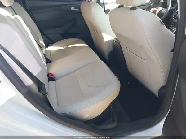 1FADP3J21GL274689 2016 FORD FOCUS - Image 8