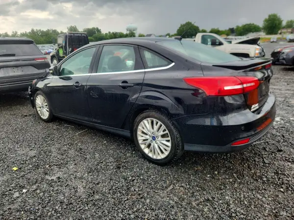 1FADP3J21JL214015 2018 FORD FOCUS - Image 2