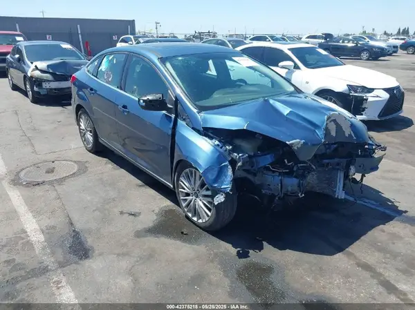 1FADP3J21JL323767 2018 FORD FOCUS - Image 1