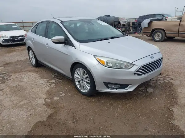 1FADP3J24HL229702 2017 FORD FOCUS - Image 1