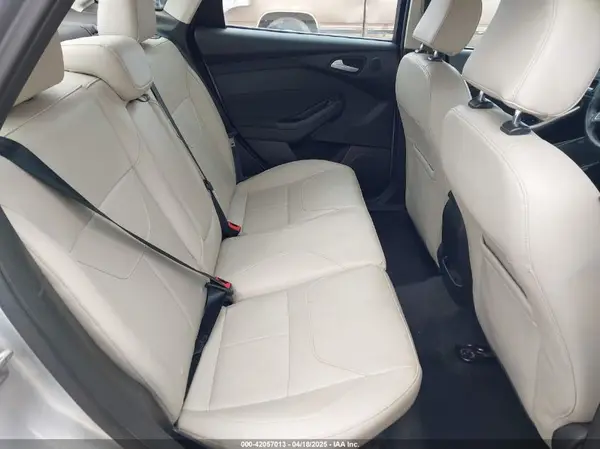 1FADP3J24HL229702 2017 FORD FOCUS - Image 8