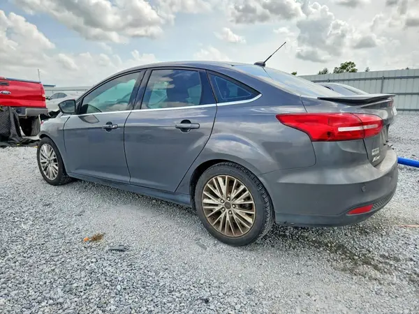 1FADP3J24JL233013 2018 FORD FOCUS - Image 2