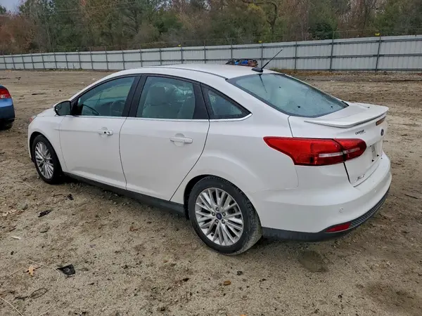 1FADP3J24JL281000 2018 FORD FOCUS - Image 2