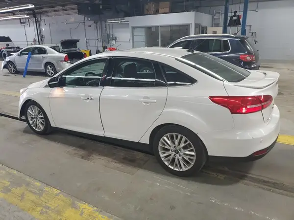 1FADP3J25HL213184 2017 FORD FOCUS - Image 2