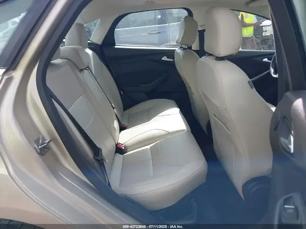 1FADP3J25HL267682 2017 FORD FOCUS - Image 8